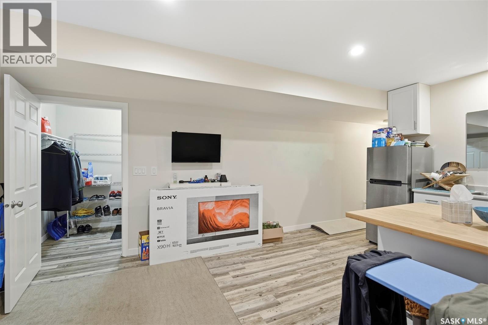 2136 B Lorne AVENUE - Image 33