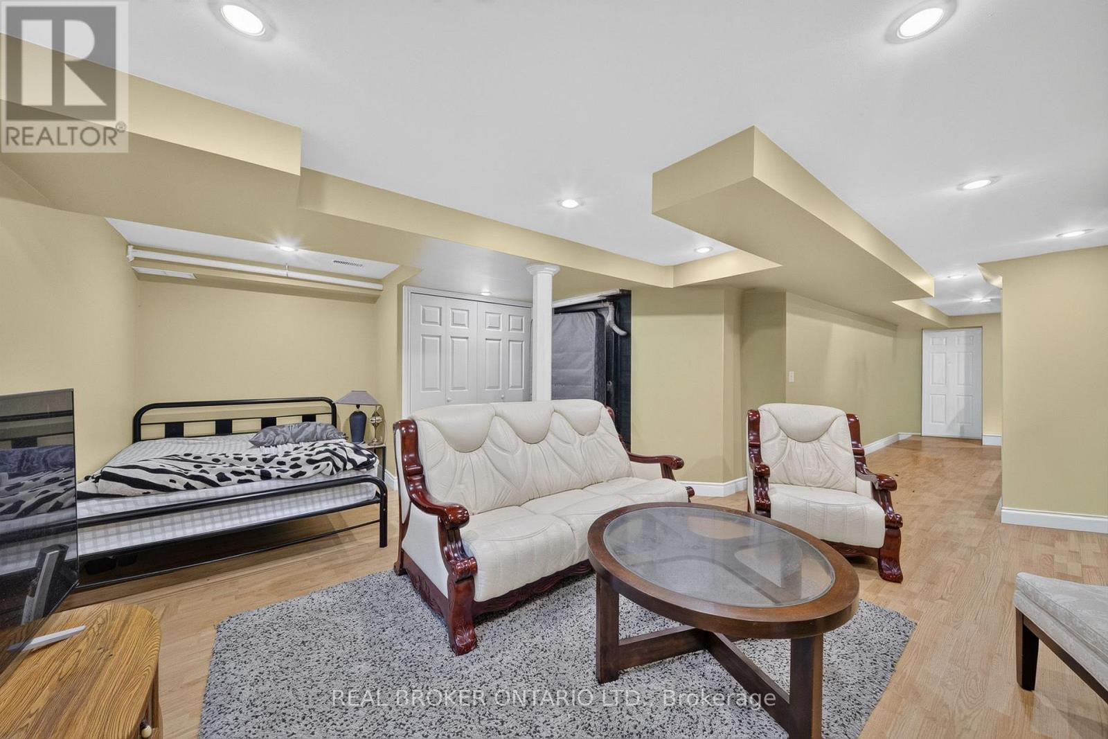 #77 800 PARAMOUNT DRIVE - Image 29