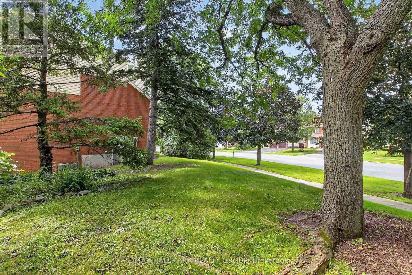 3 Bed, 2 Bath House for Sale in Ottawa – 7 – 86 ESTERLAWN PRIVATE, Ottawa – MLS# X12732180 - Image 126