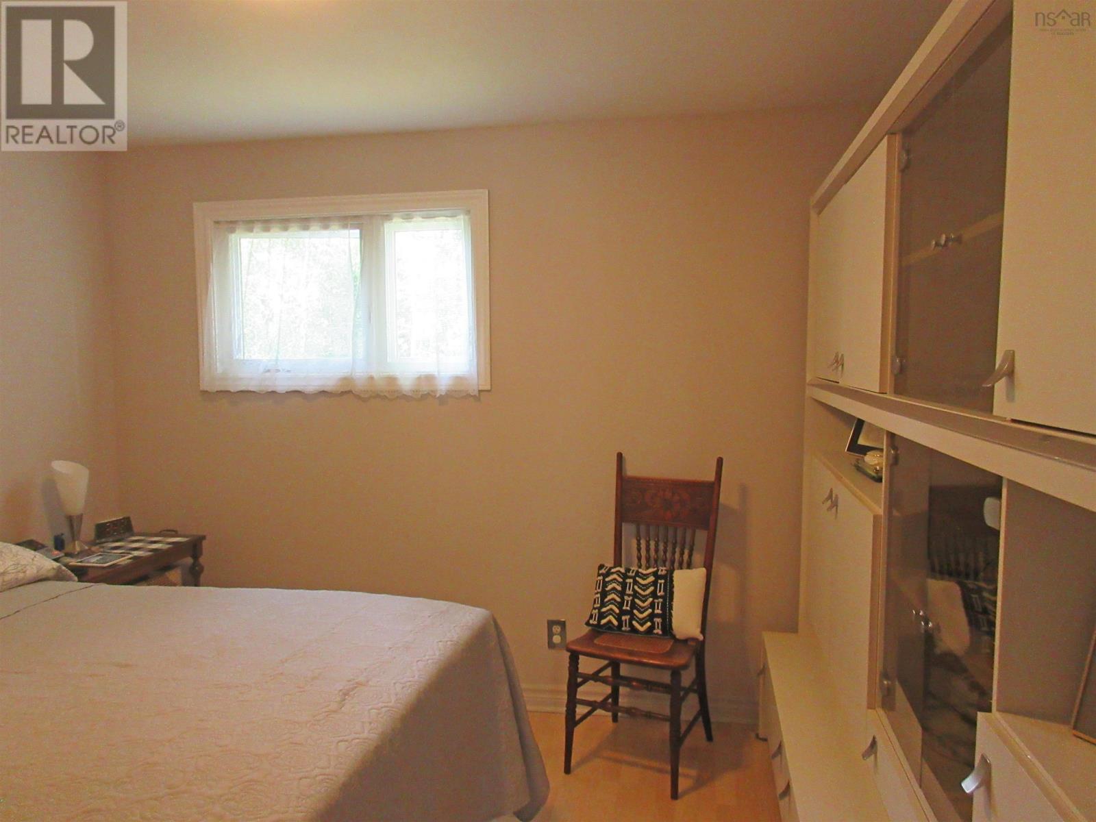 30 Woods Road - 12