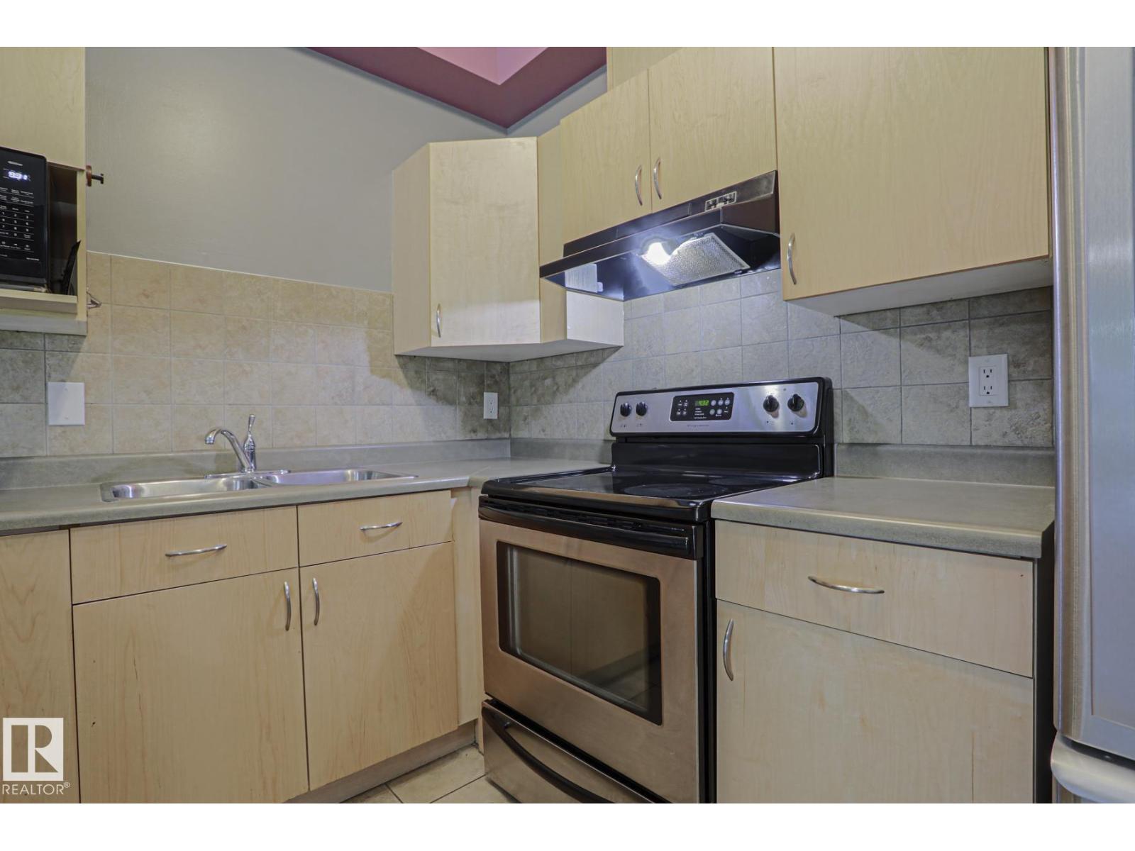 #101 10118 95 ST NW - 11