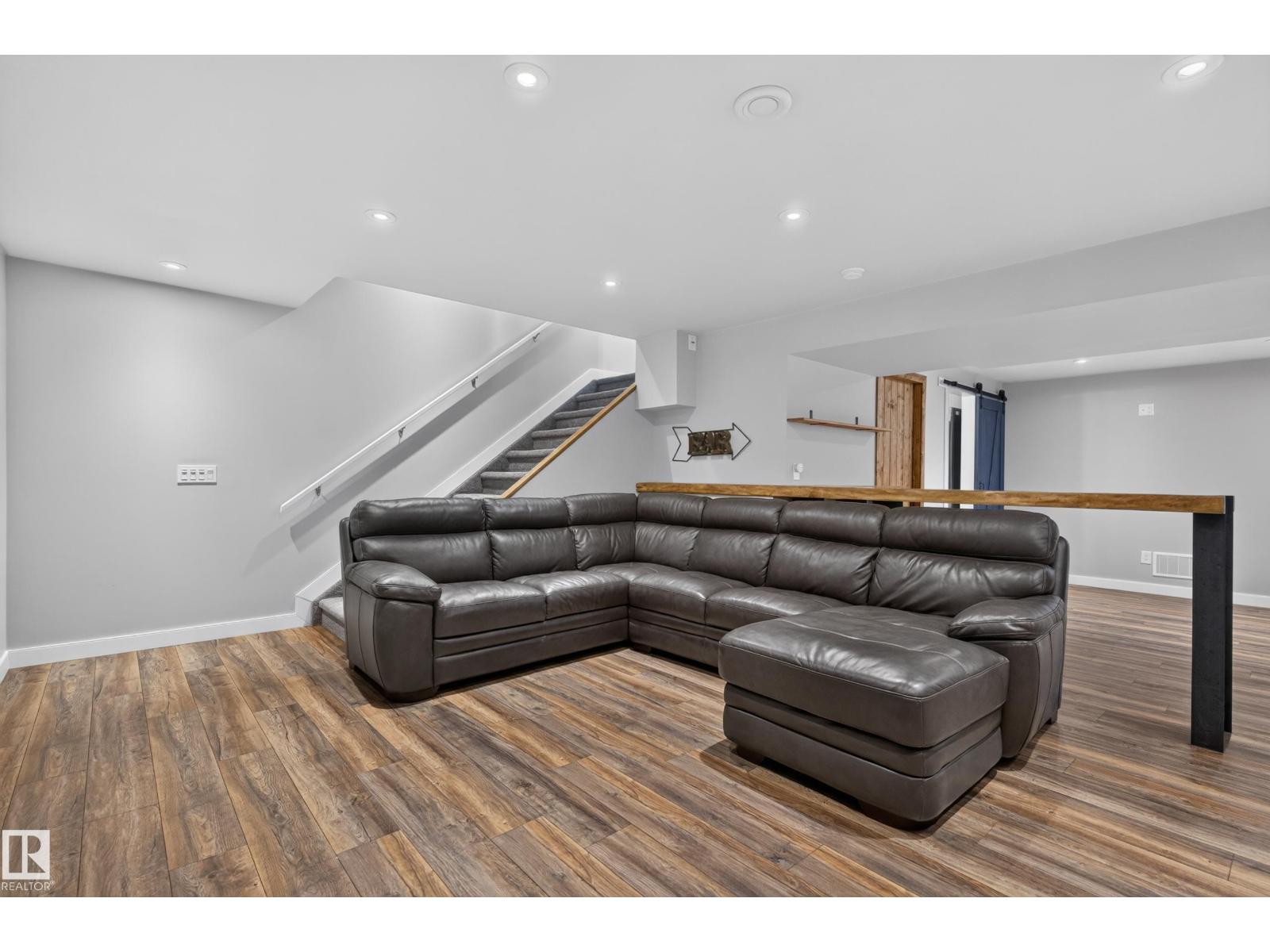 6008 SOUTH TERWILLEGAR BV NW - 36