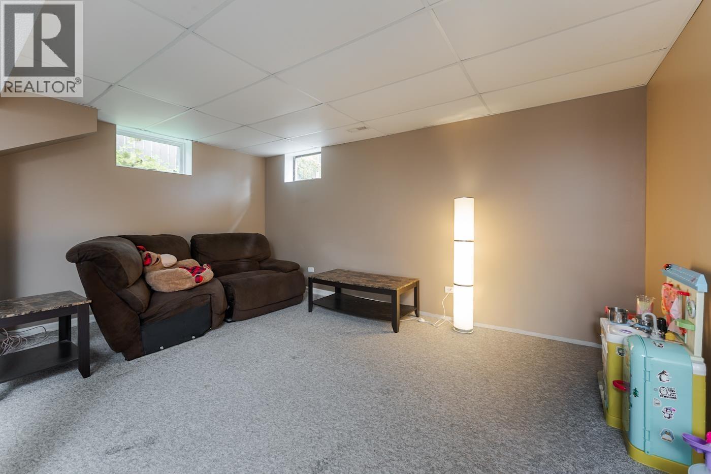 6602 ESSEX CRESCENT - 32