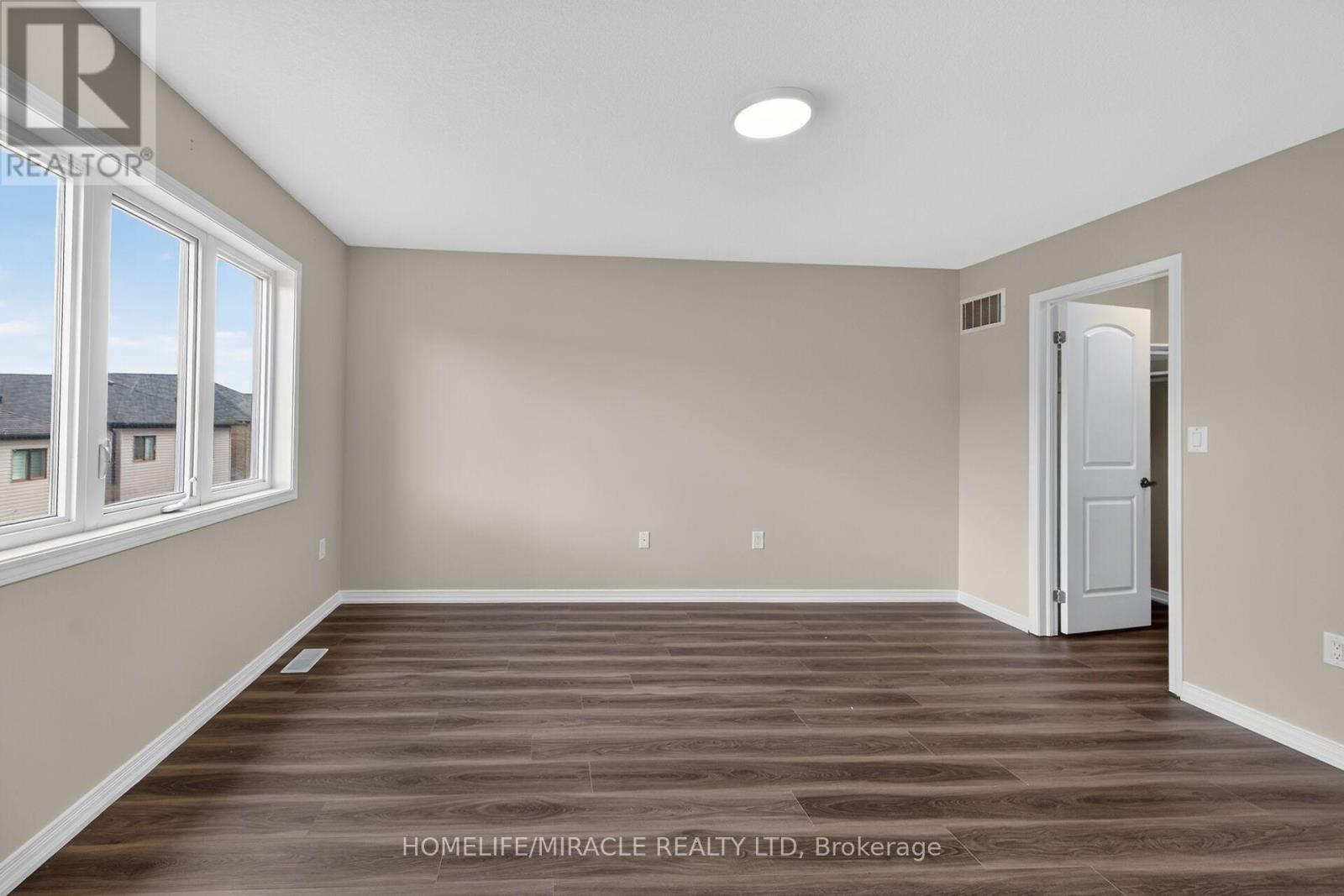 82 SCARLETWOOD STREET - 26