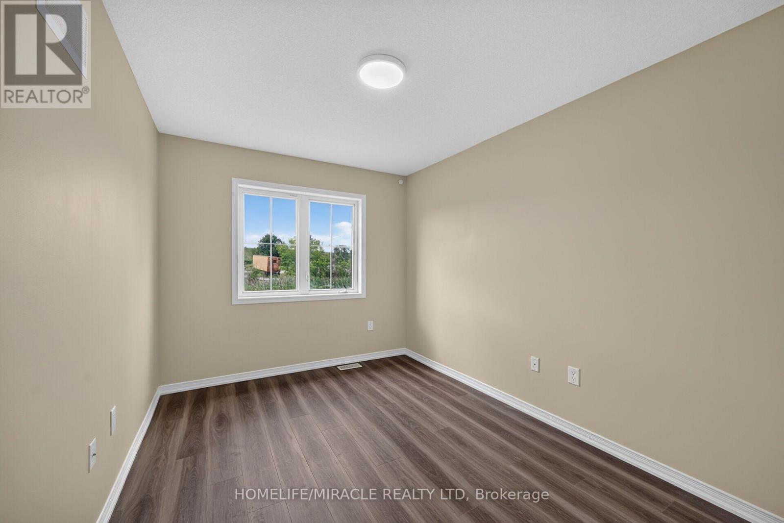 82 SCARLETWOOD STREET - 32