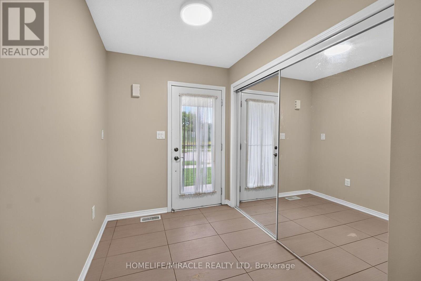 82 SCARLETWOOD STREET - 8