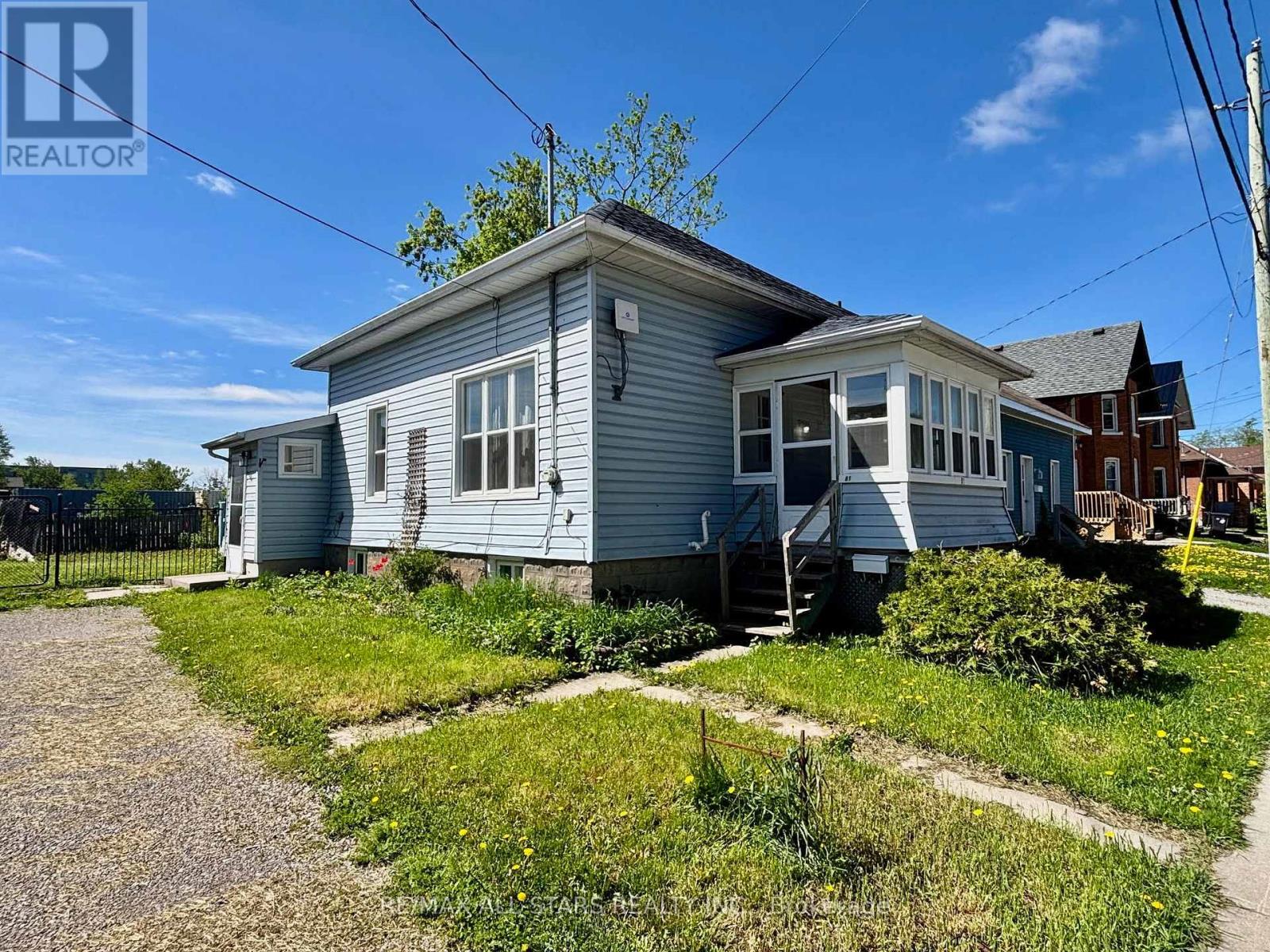 81 DURHAM STREET W - 1