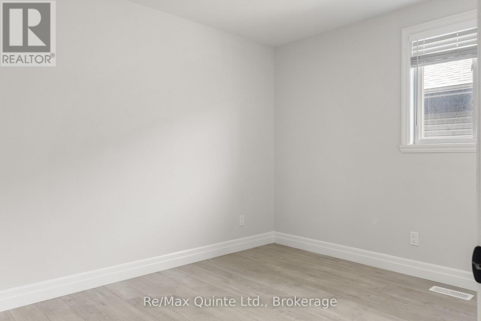 57 HILLSIDE MEADOW DRIVE - 32