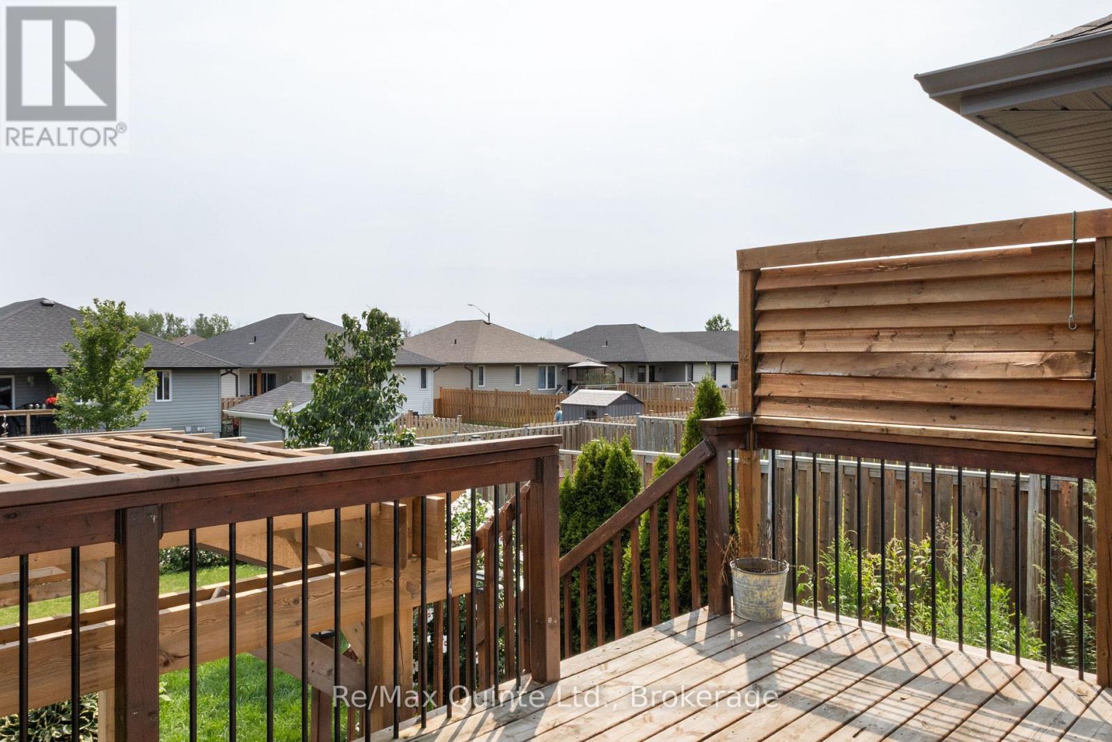 57 HILLSIDE MEADOW DRIVE - 44