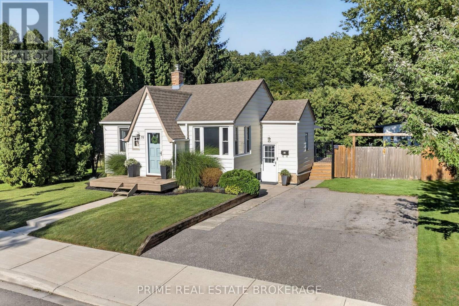 19 GARDEN AVENUE - 2