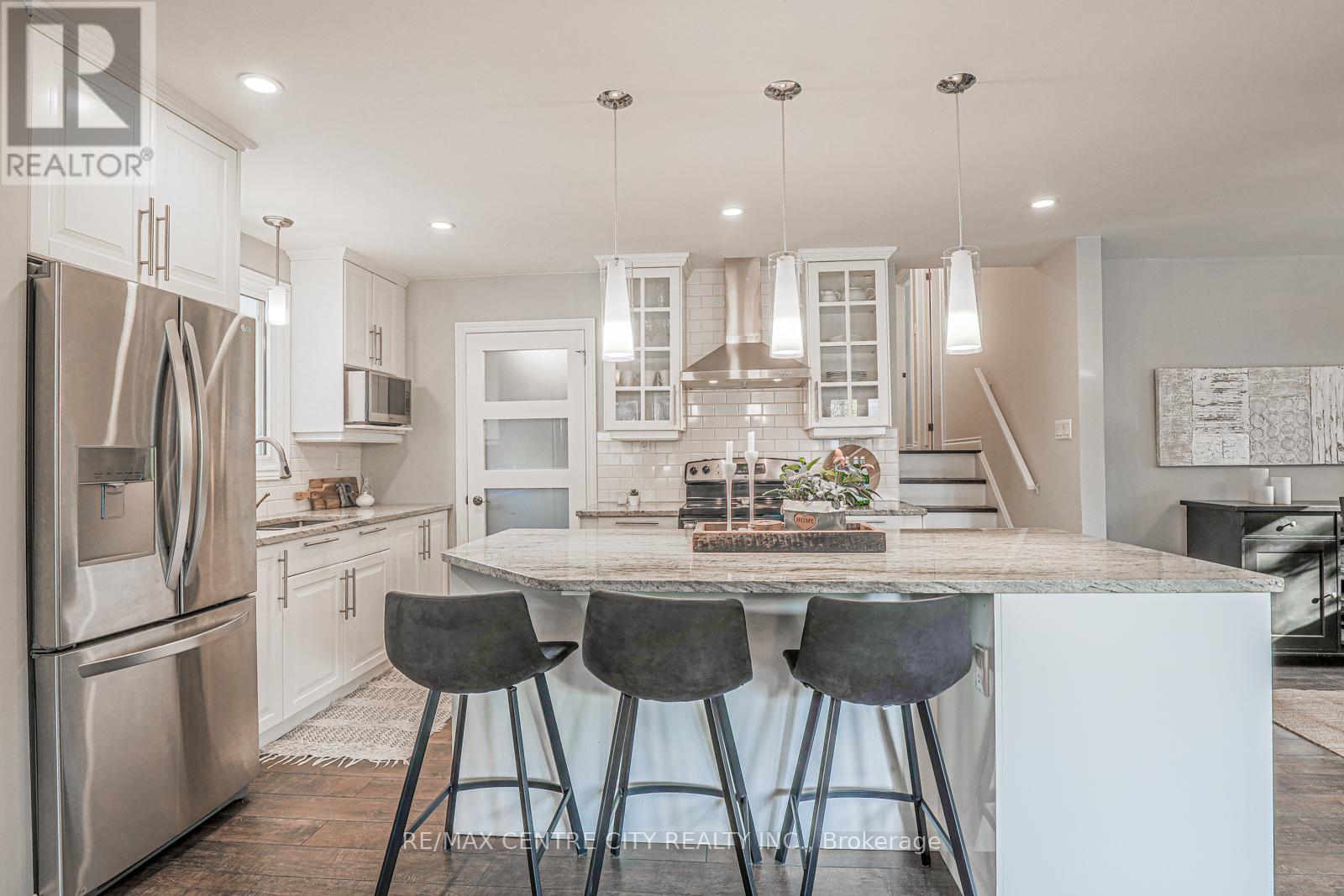 301 BLACKACRES BOULEVARD - Image 12