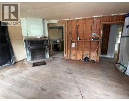 352 Marmot Crescent, Bralorne, BC V0K1P0 Photo 11