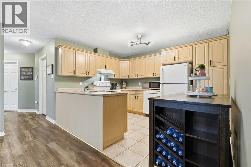 13 GOLDEN ACRES Drive - Image 8