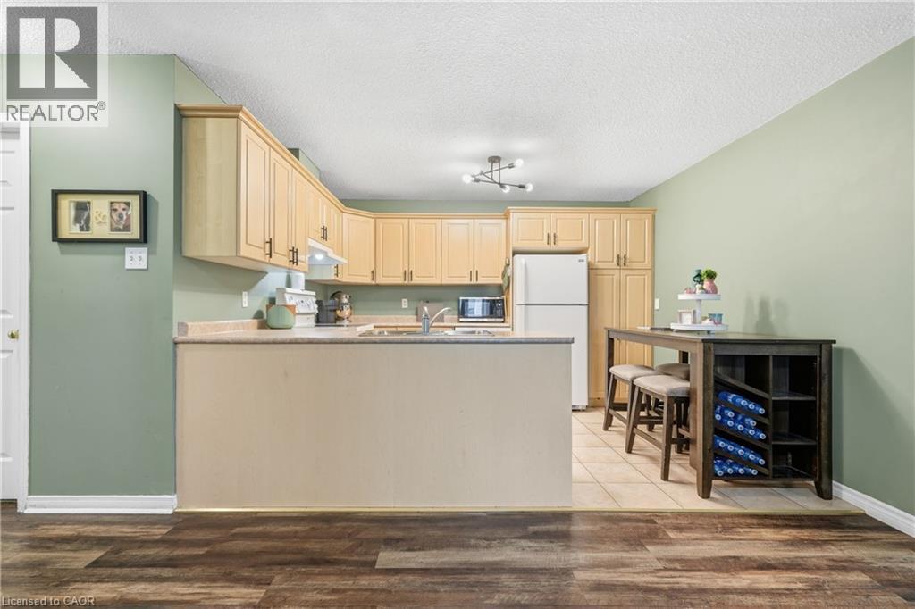 13 GOLDEN ACRES Drive - Image 9