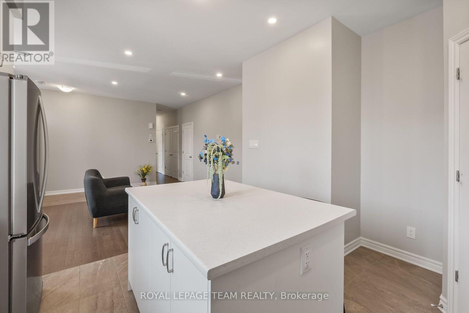 #F 725 DEARBORN PRIVATE - 9