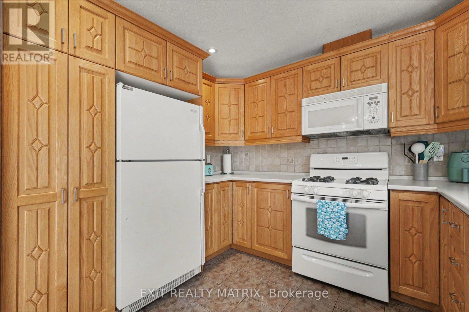 #B 15 BLAIS STREET - Image 11