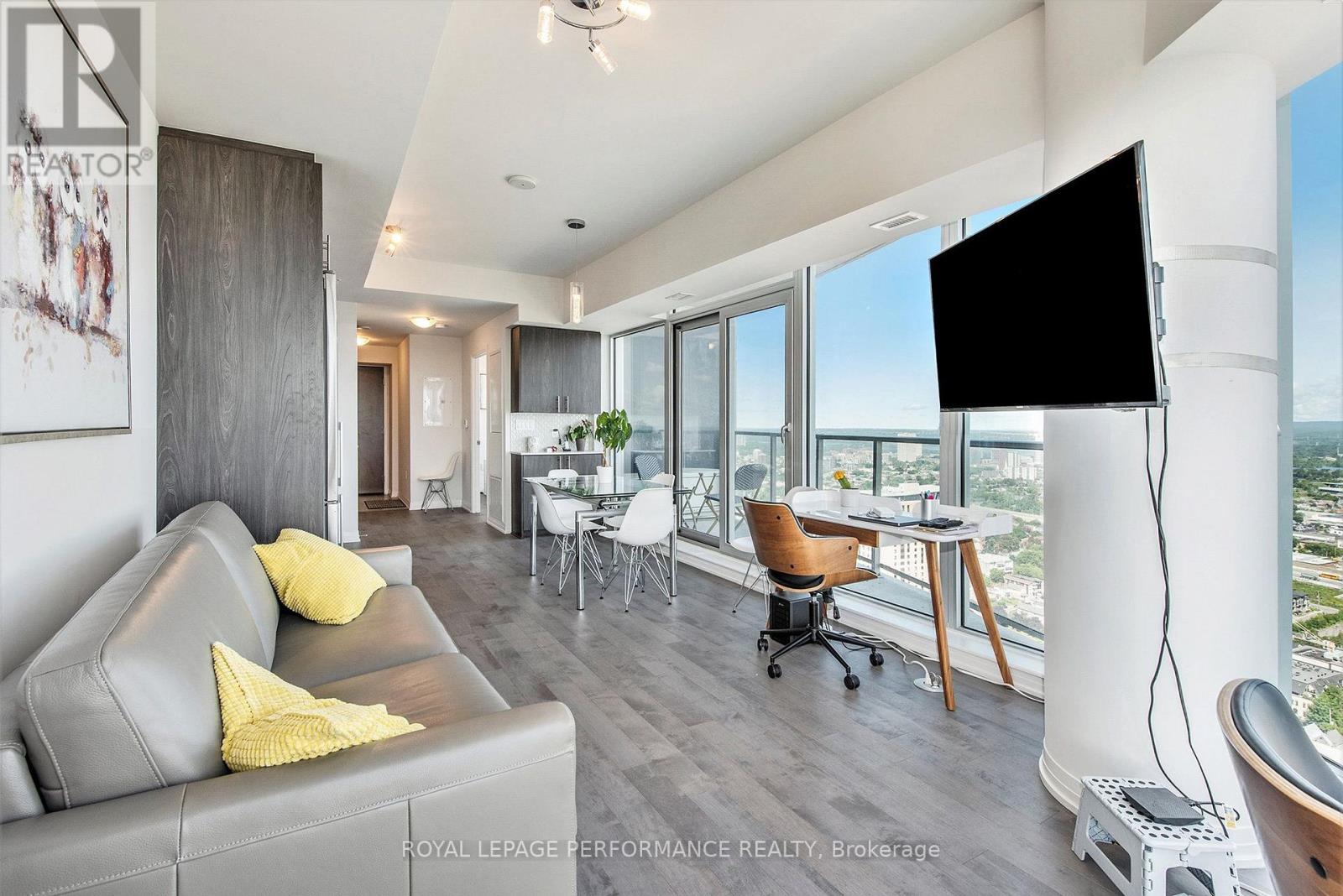 3808 - 805 Carling Avenue