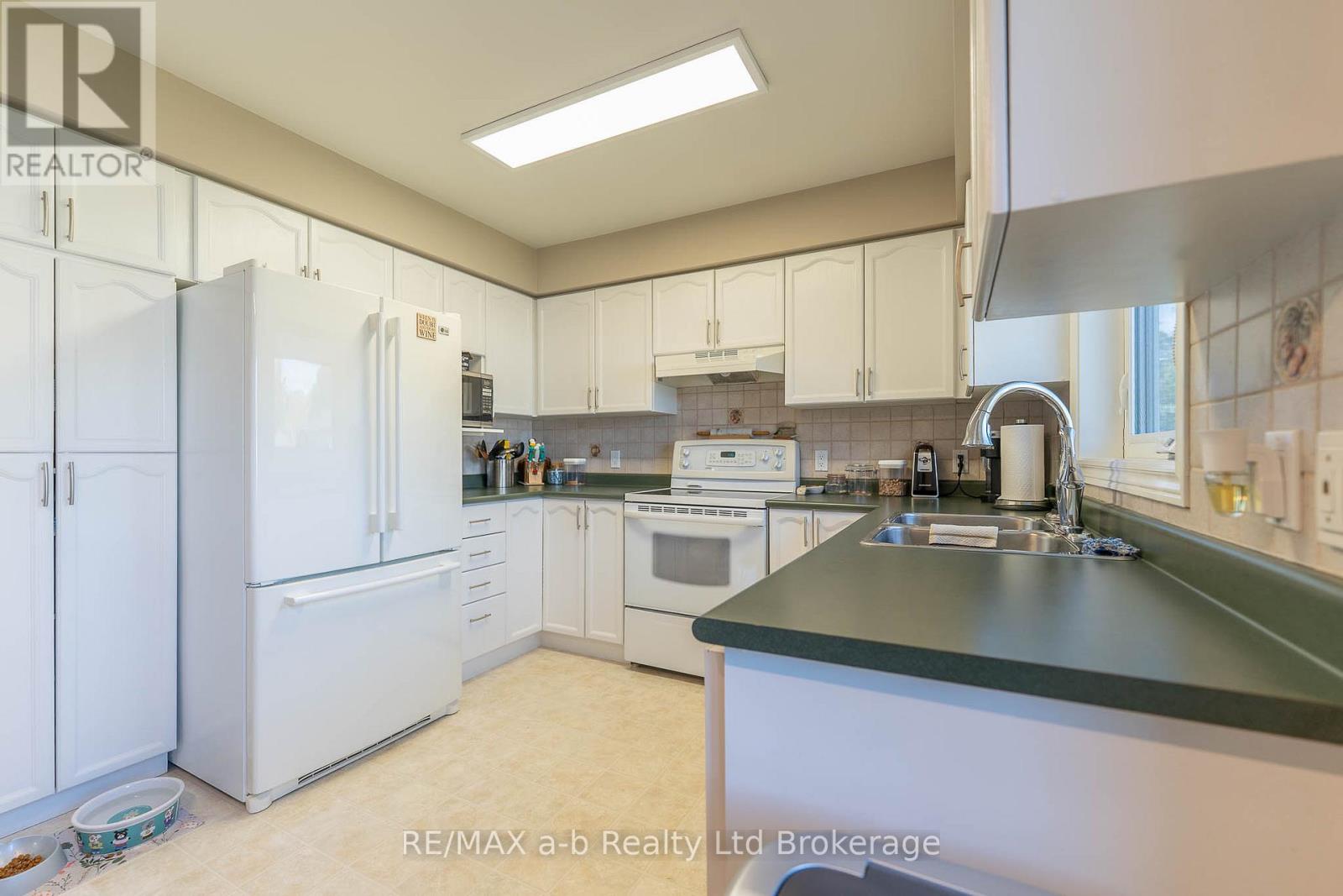 23 ARMSTRONG DRIVE - 8