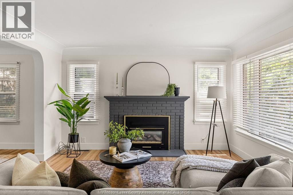 2594 BUCKINGHAM - 3