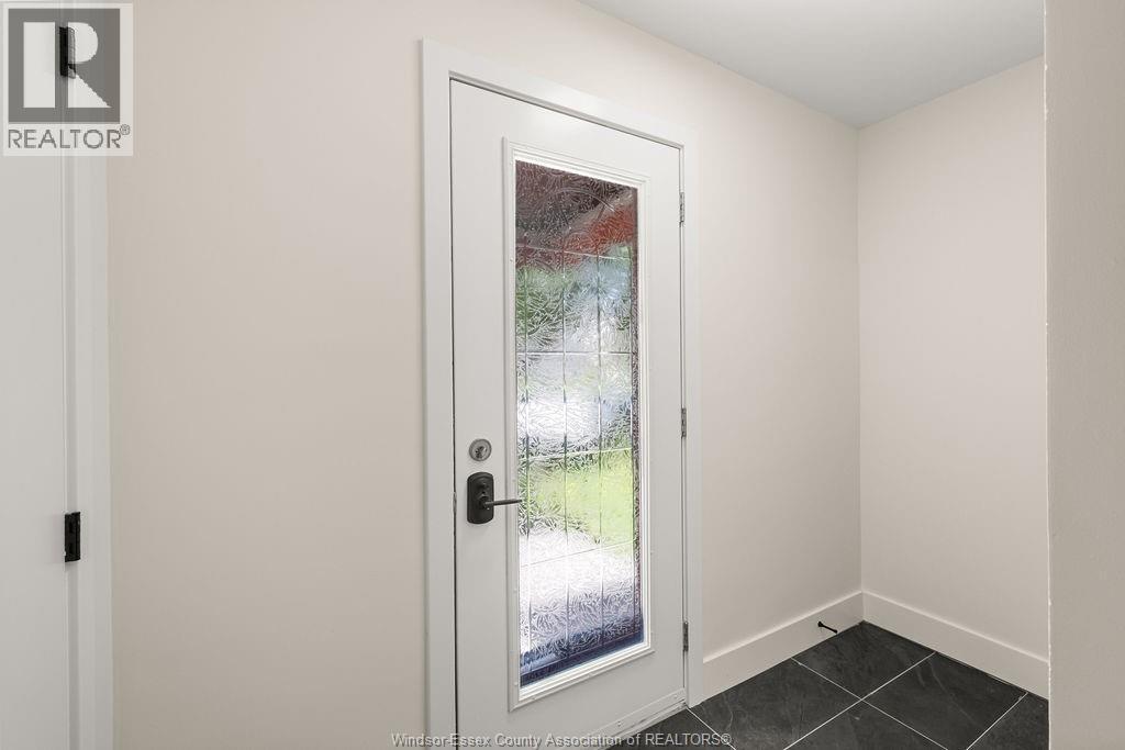2594 BUCKINGHAM - Image 4