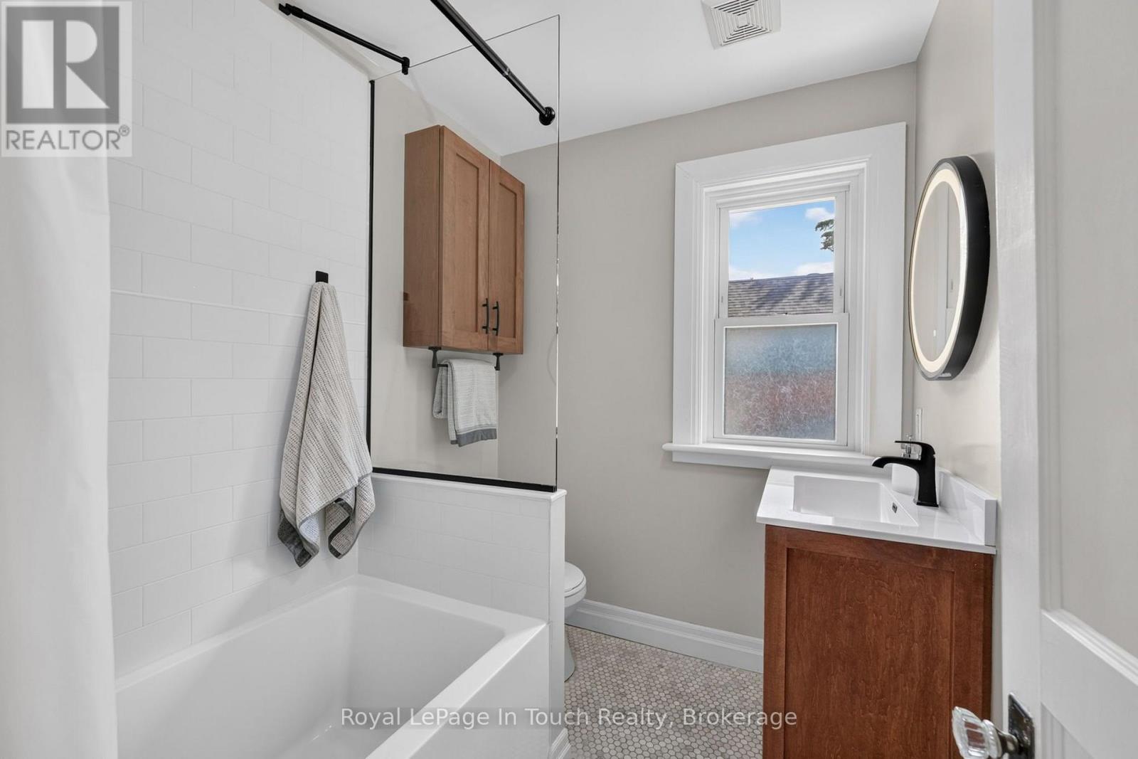 400 RUSSELL STREET - Image 19