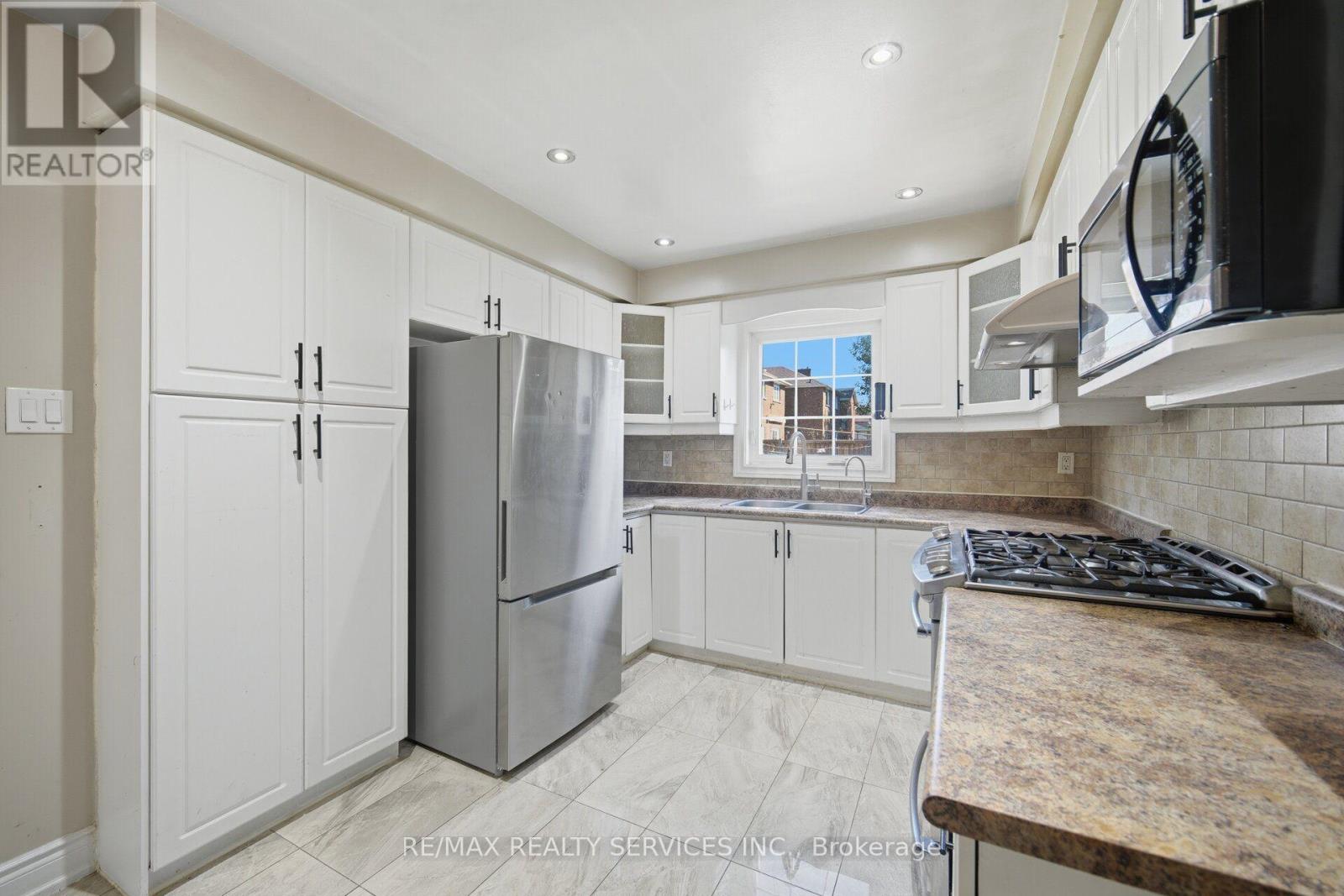 92 TULIP DRIVE - Image 18