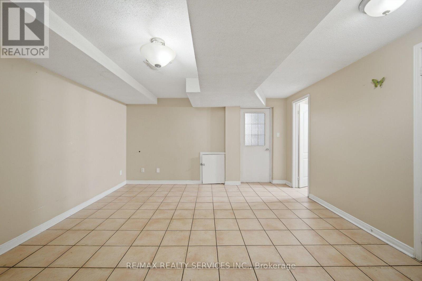 92 TULIP DRIVE - 37