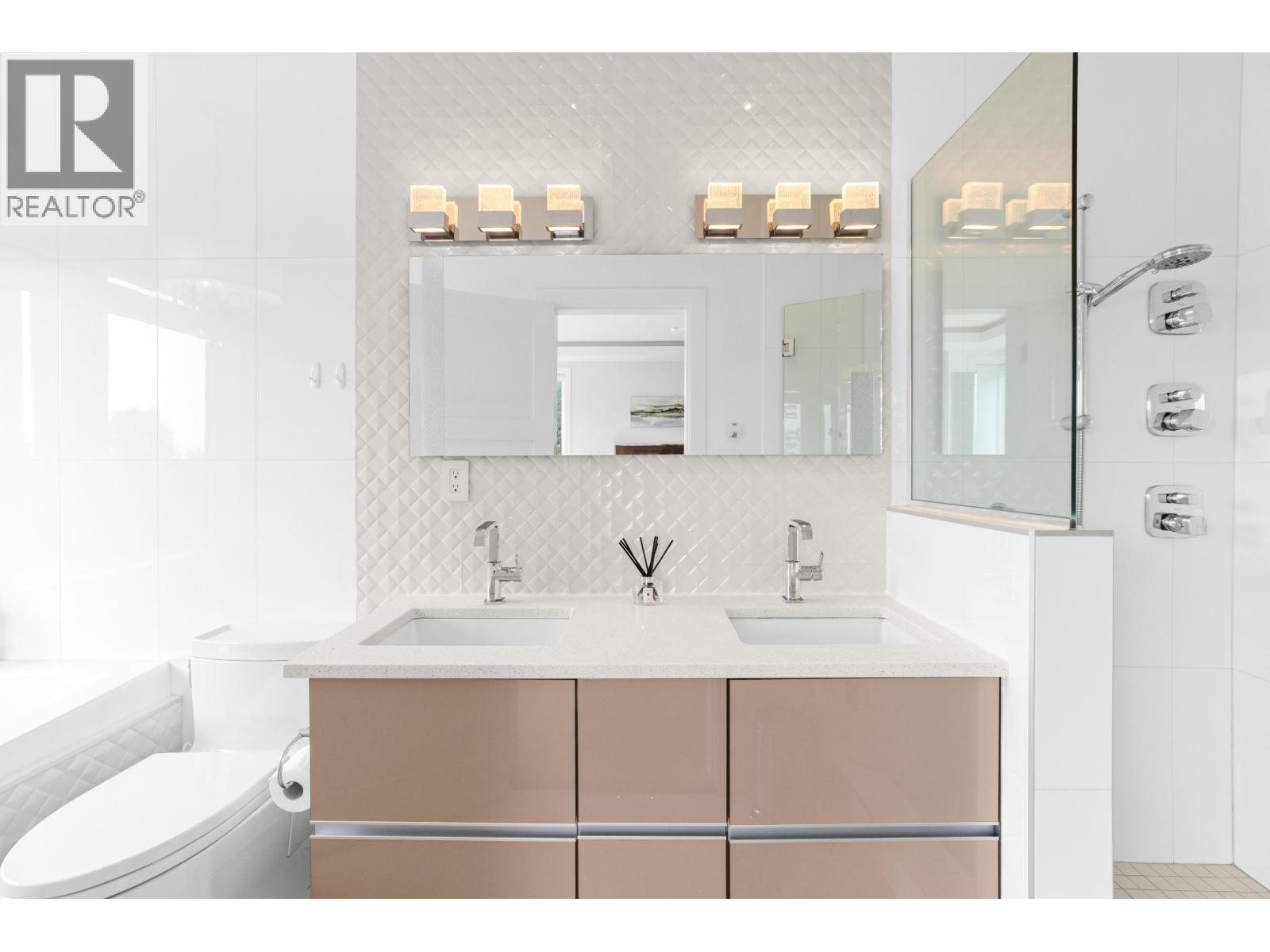 2512 PALMERSTON AVENUE, West Vancouver