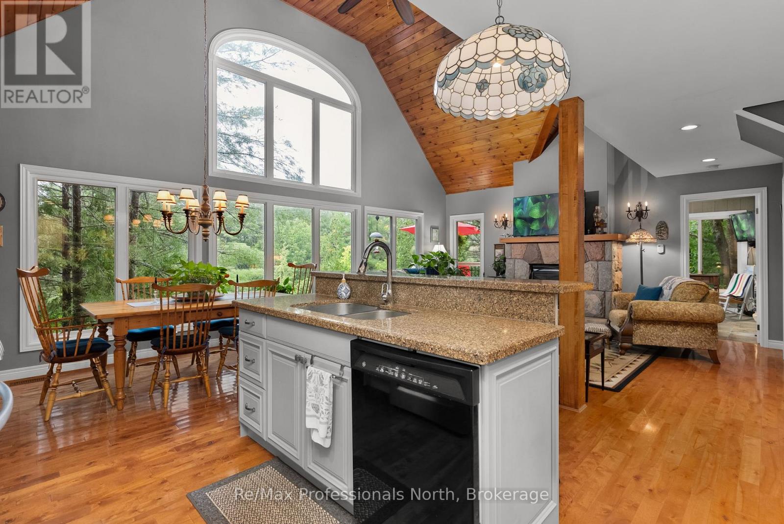 1005 LAIDLAW AVENUE - 5