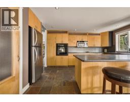 Living room - 8905 Russet Drive, Vernon, BC V1B2B7 Photo 11
