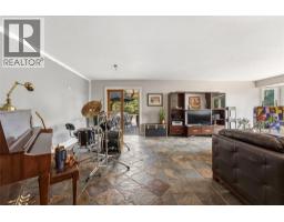4pc Ensuite bath - 8905 Russet Drive, Vernon, BC V1B2B7 Photo 15