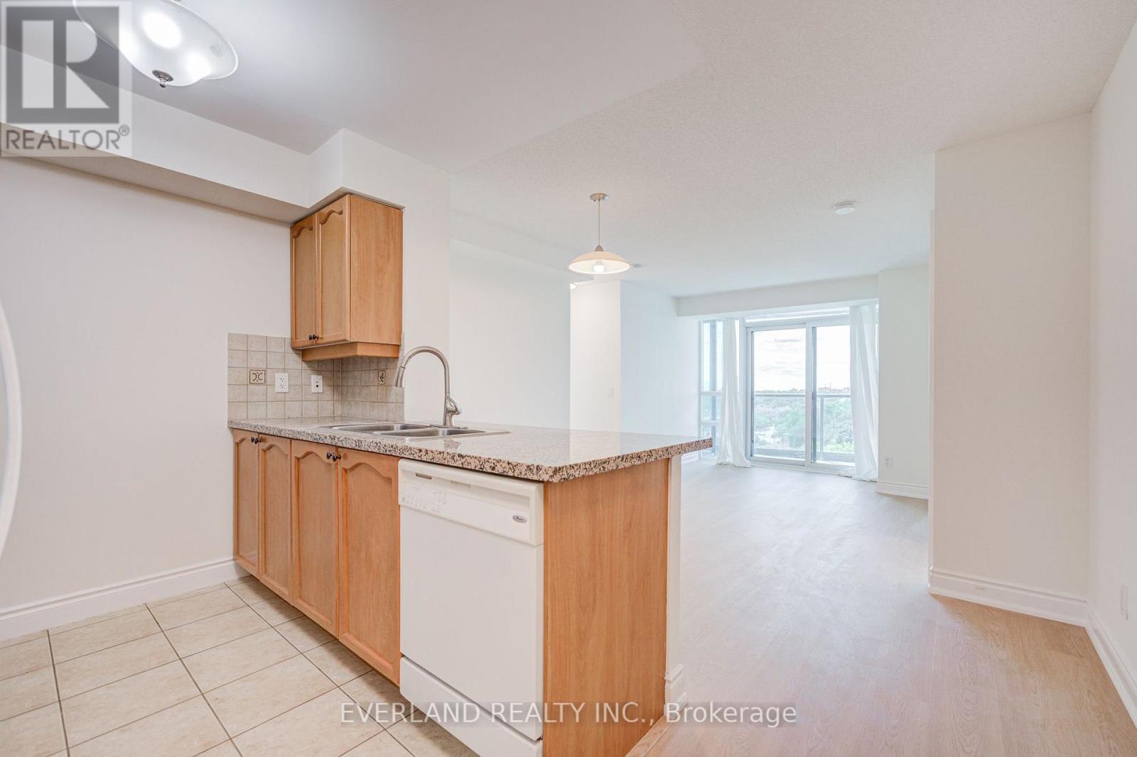 #707 15 GREENVIEW AVENUE - 10