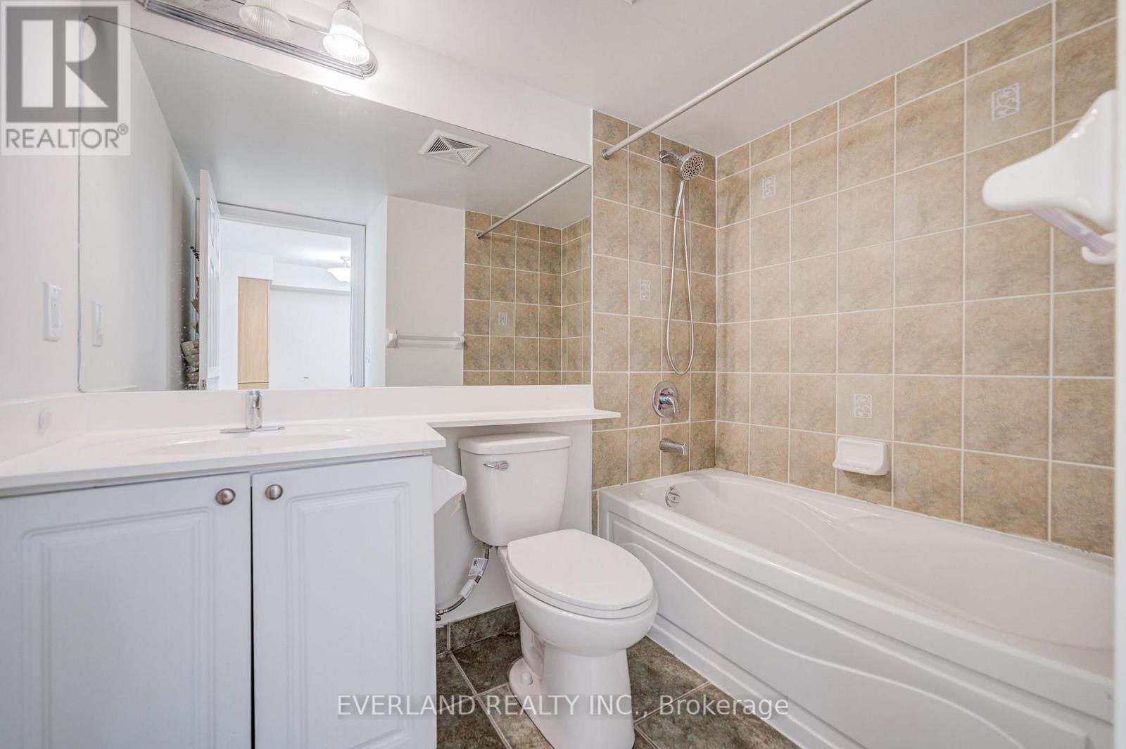 #707 15 GREENVIEW AVENUE - 17
