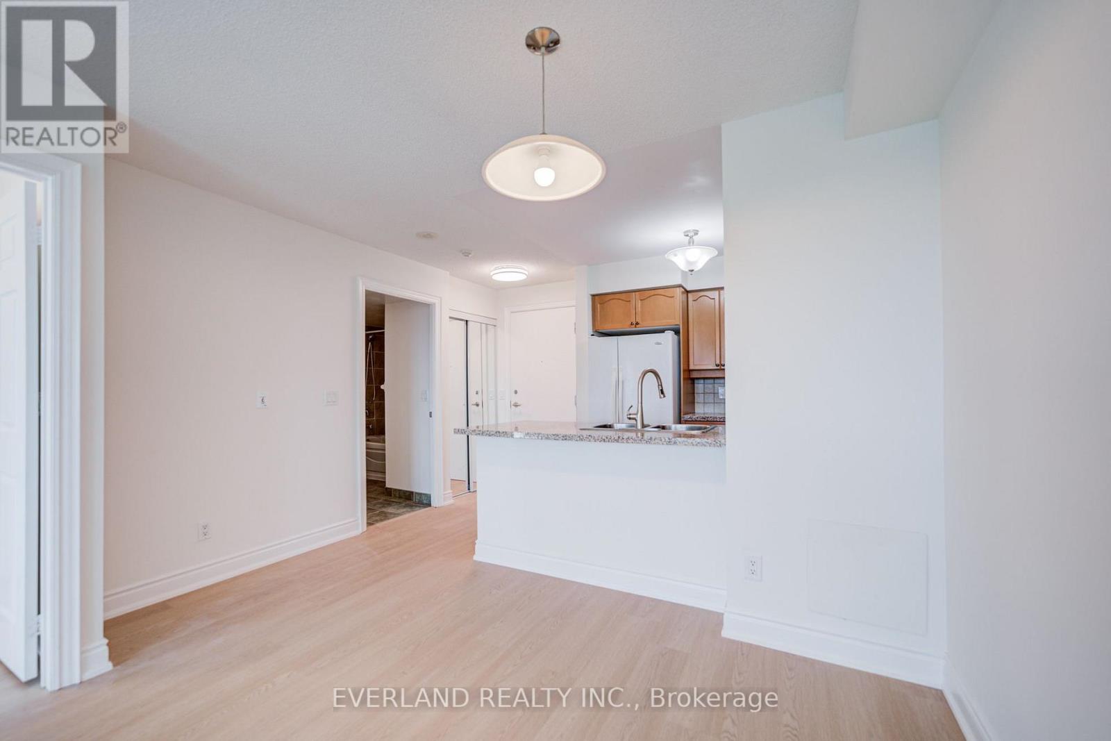 #707 15 GREENVIEW AVENUE - 18
