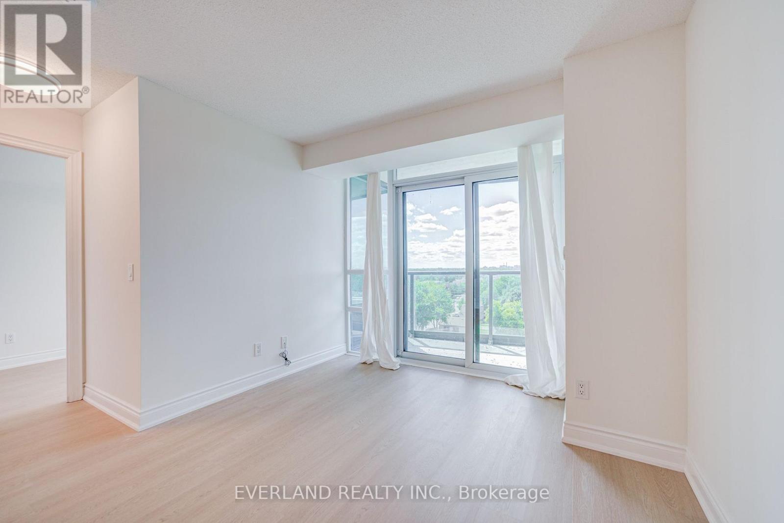 #707 15 GREENVIEW AVENUE - 20