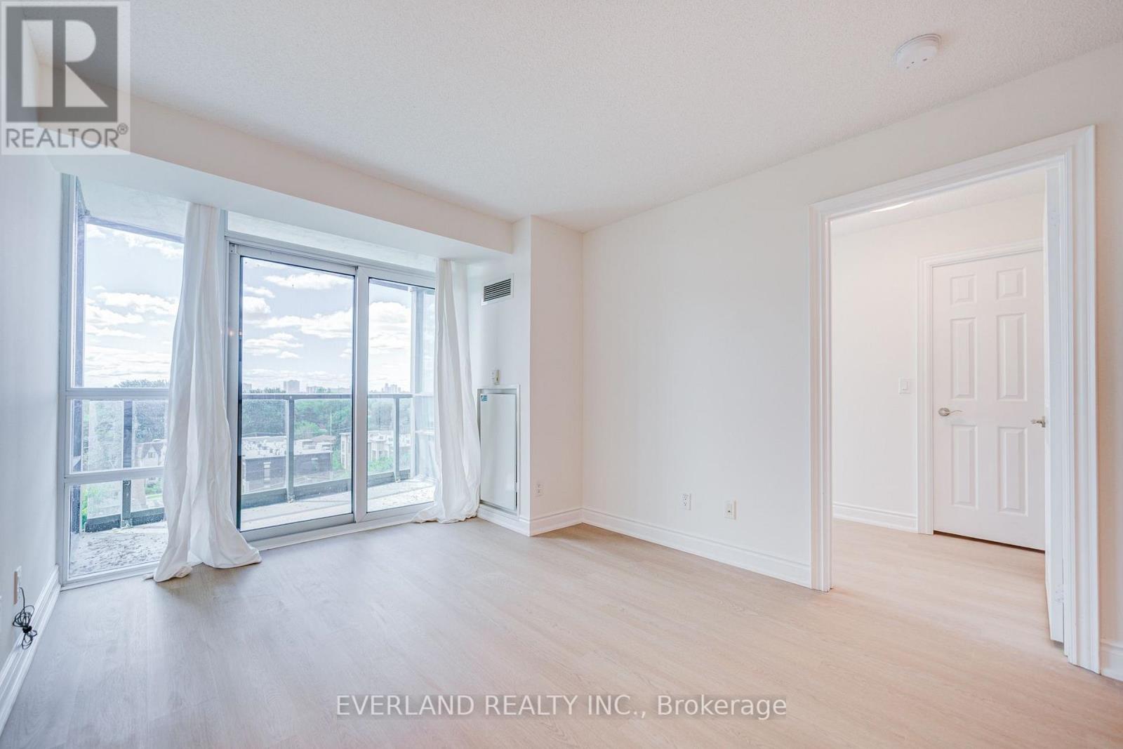 #707 15 GREENVIEW AVENUE - 23