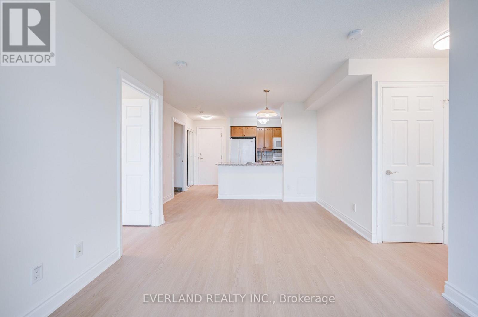 #707 15 GREENVIEW AVENUE - 24