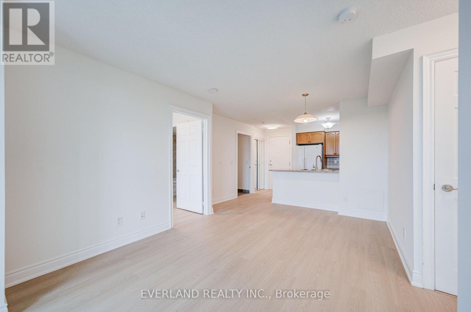#707 15 GREENVIEW AVENUE - Image 25