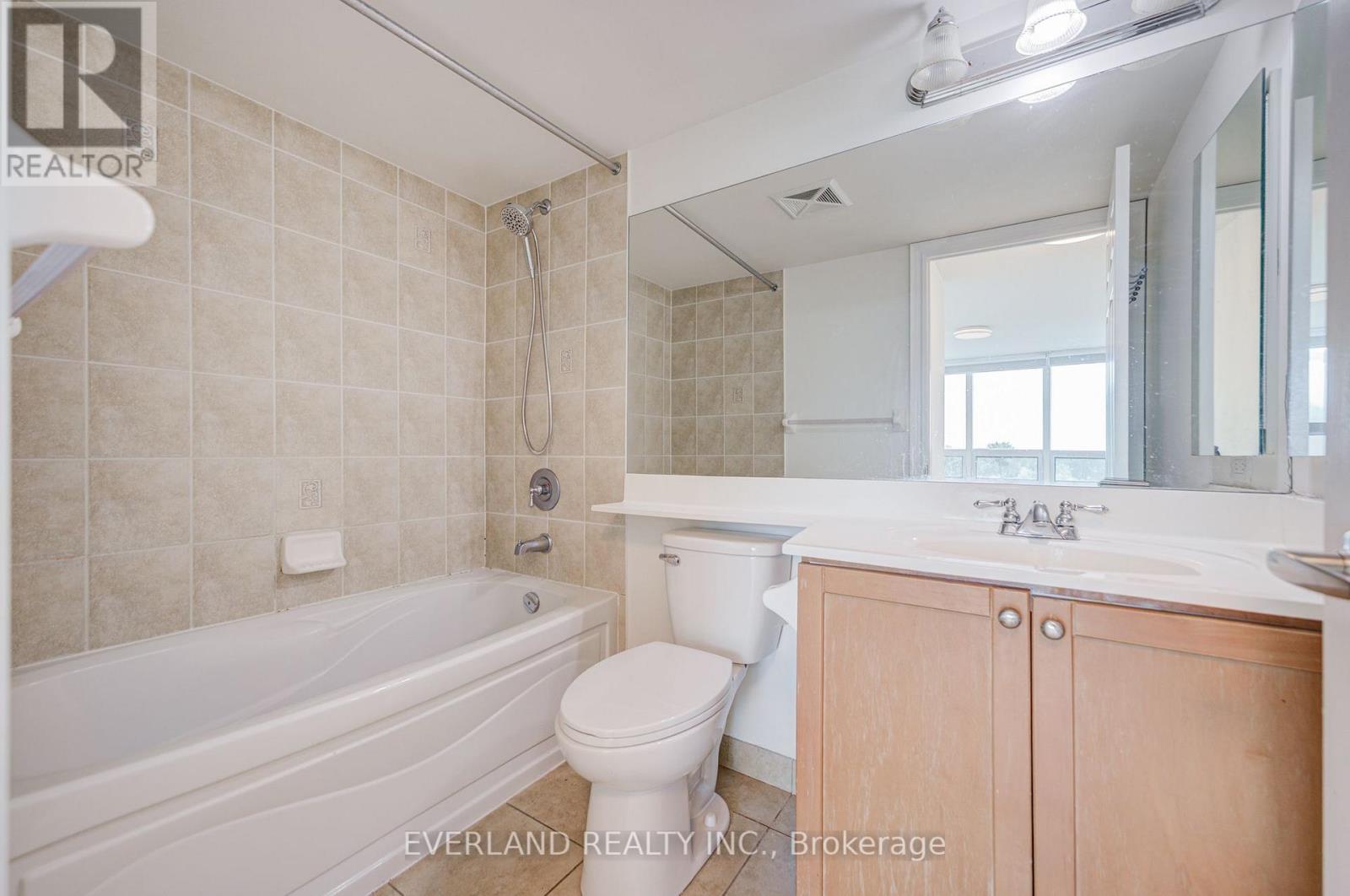 #707 15 GREENVIEW AVENUE - 31