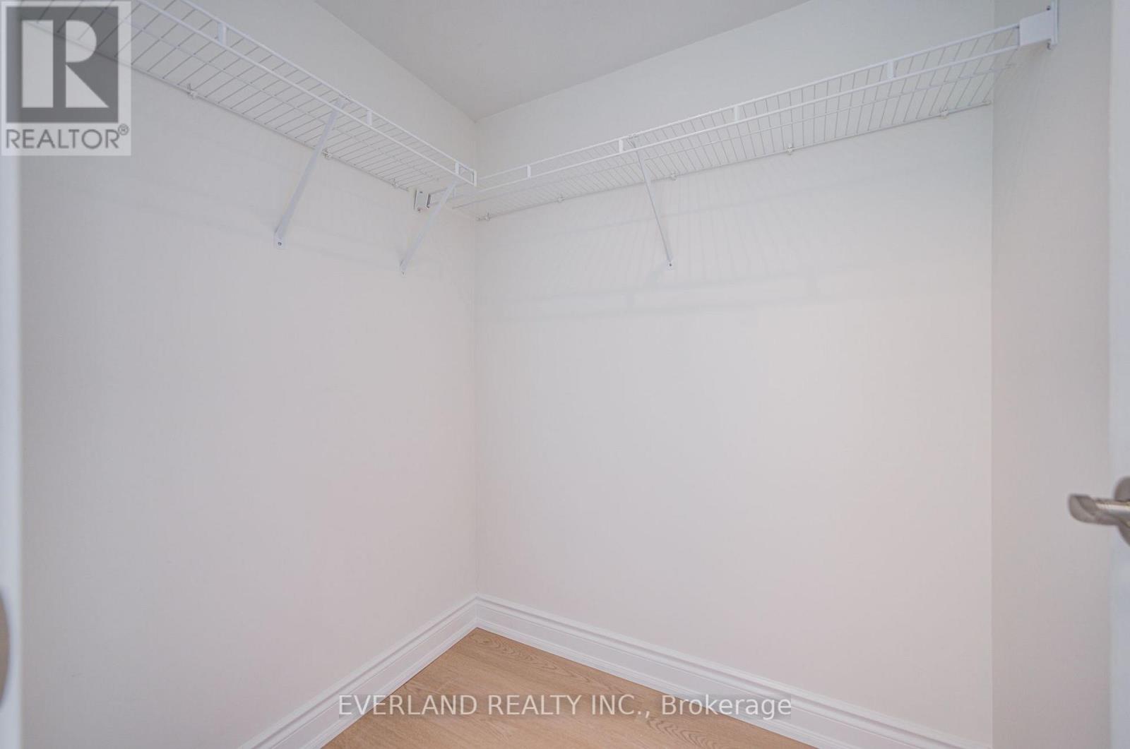 #707 15 GREENVIEW AVENUE - Image 32