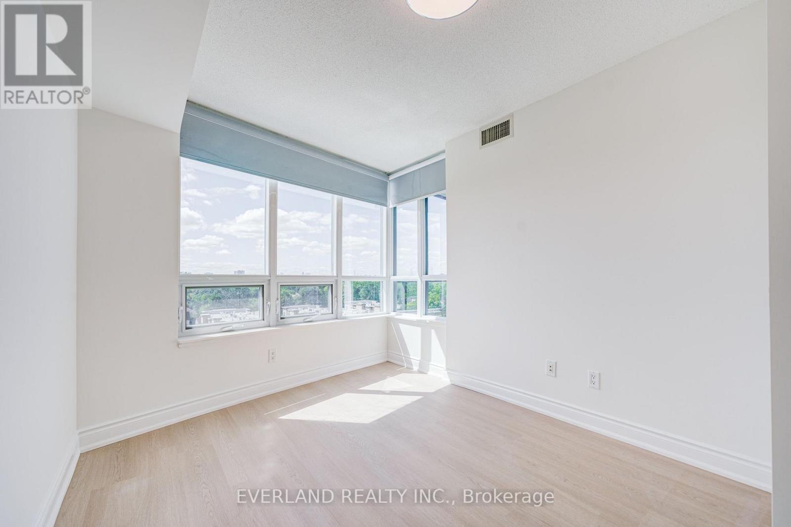 #707 15 GREENVIEW AVENUE - 35