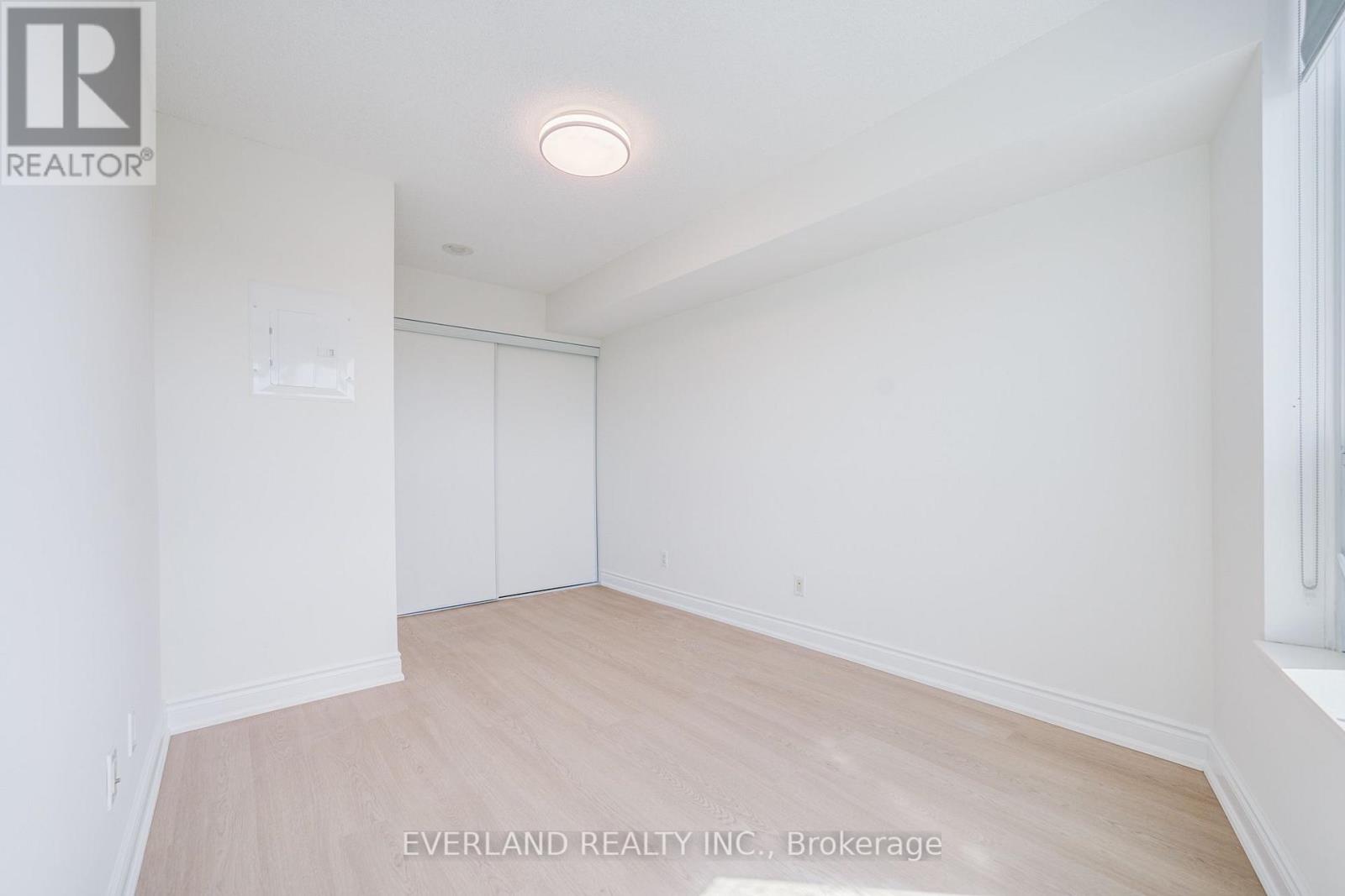 #707 15 GREENVIEW AVENUE - 36