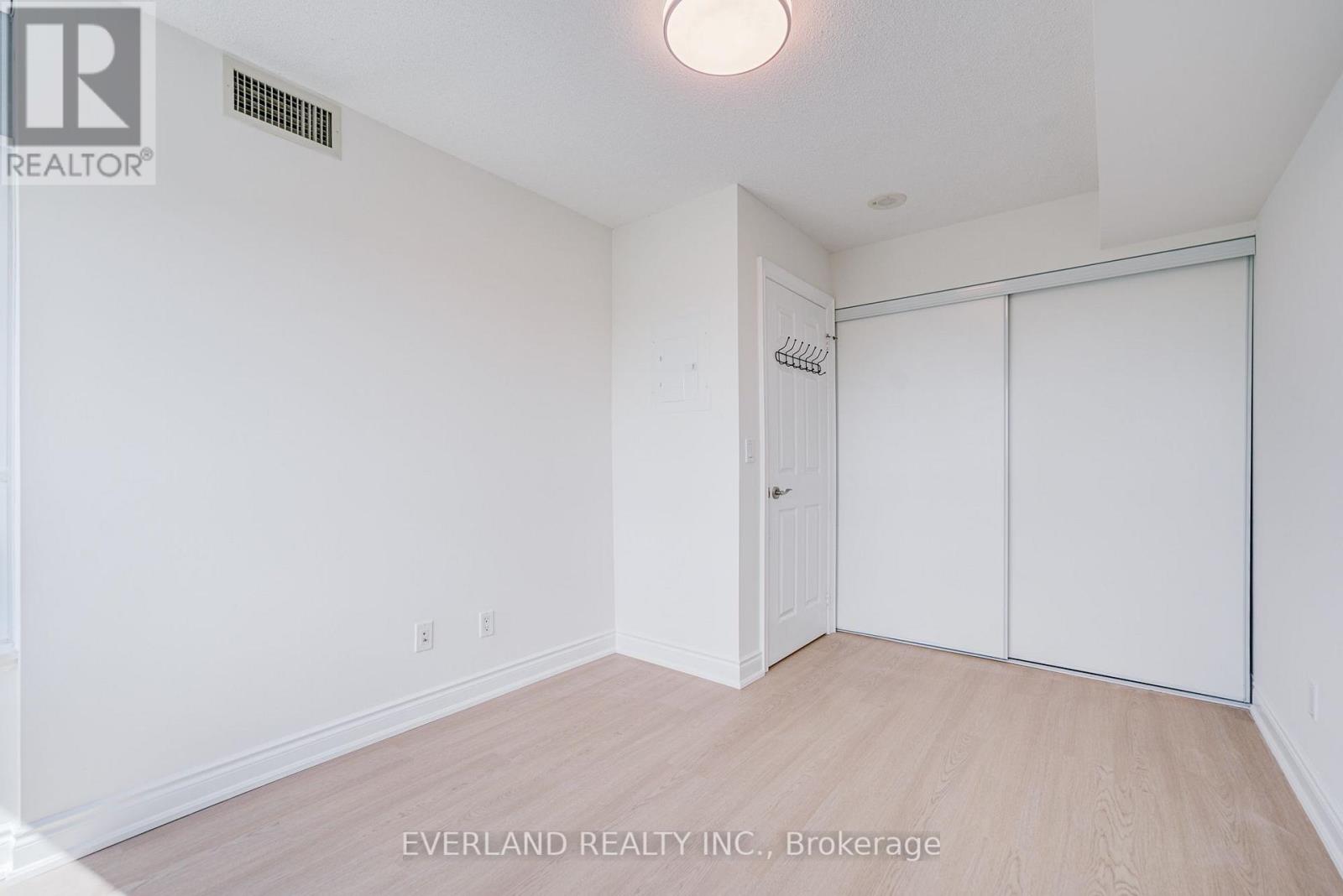 #707 15 GREENVIEW AVENUE - 37