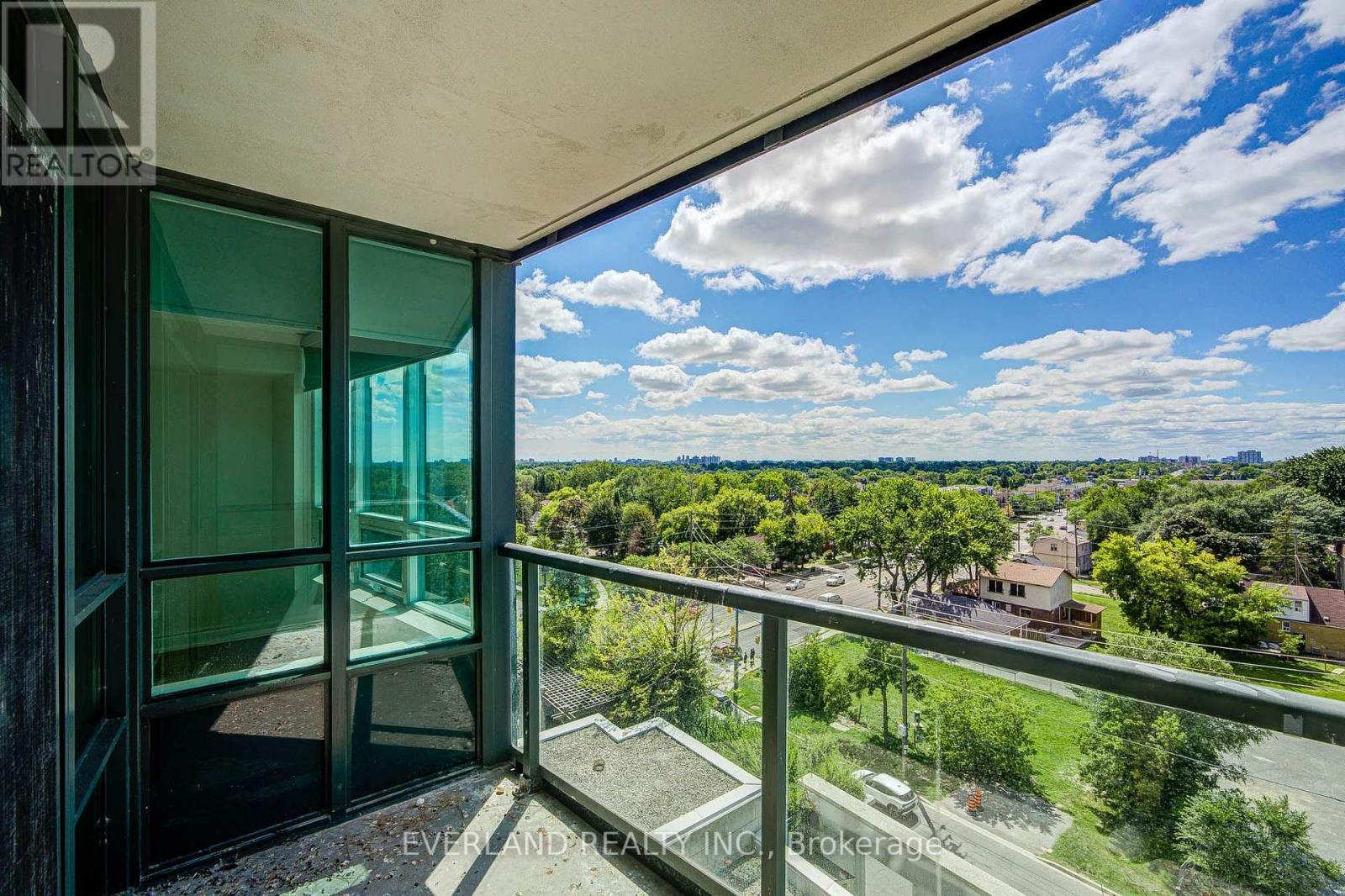 #707 15 GREENVIEW AVENUE - Image 38