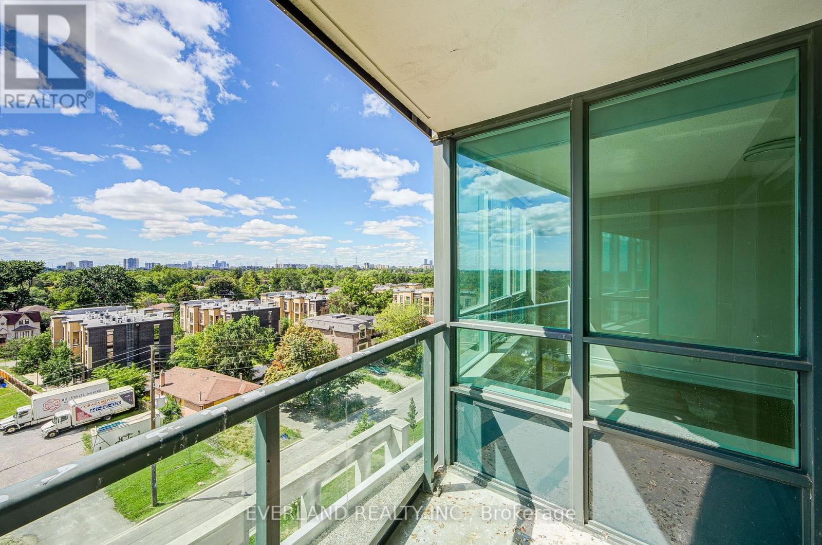 #707 15 GREENVIEW AVENUE - 39
