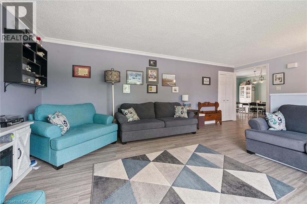 37 DUNSMERE Drive - 11