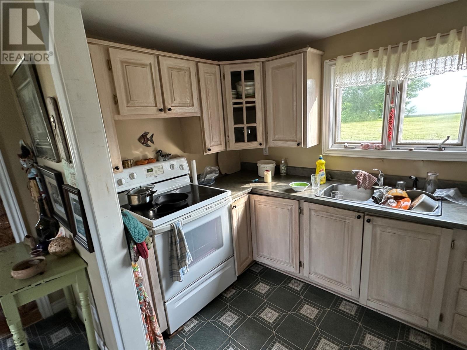 32 Marsh Road - 12