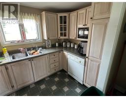32 Marsh Road thumbnail 11