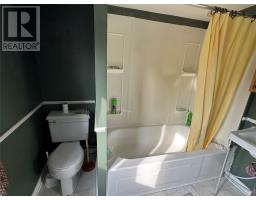 32 Marsh Road thumbnail 17