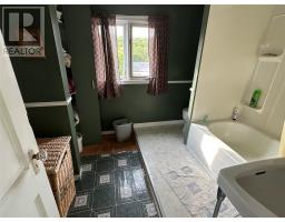 32 Marsh Road thumbnail 18